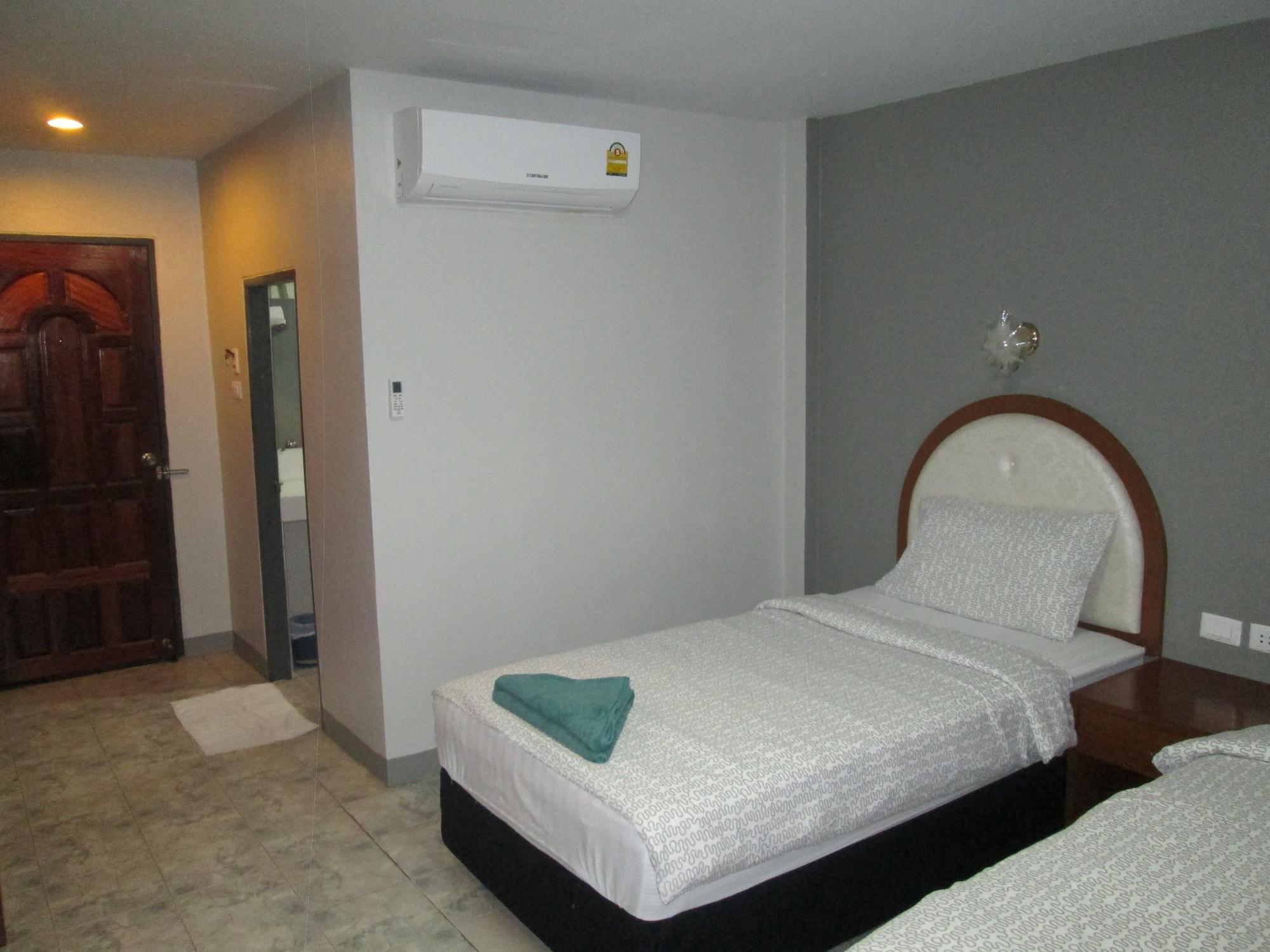 Pineapple Guesthouse Karon Ngoại thất bức ảnh