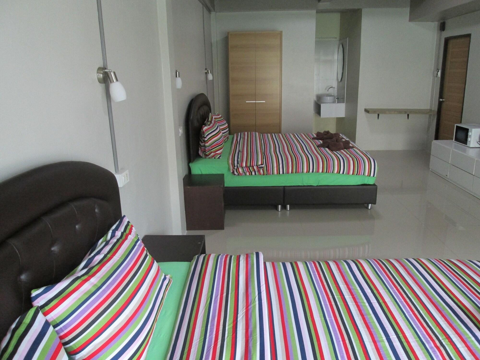 Pineapple Guesthouse Karon Ngoại thất bức ảnh