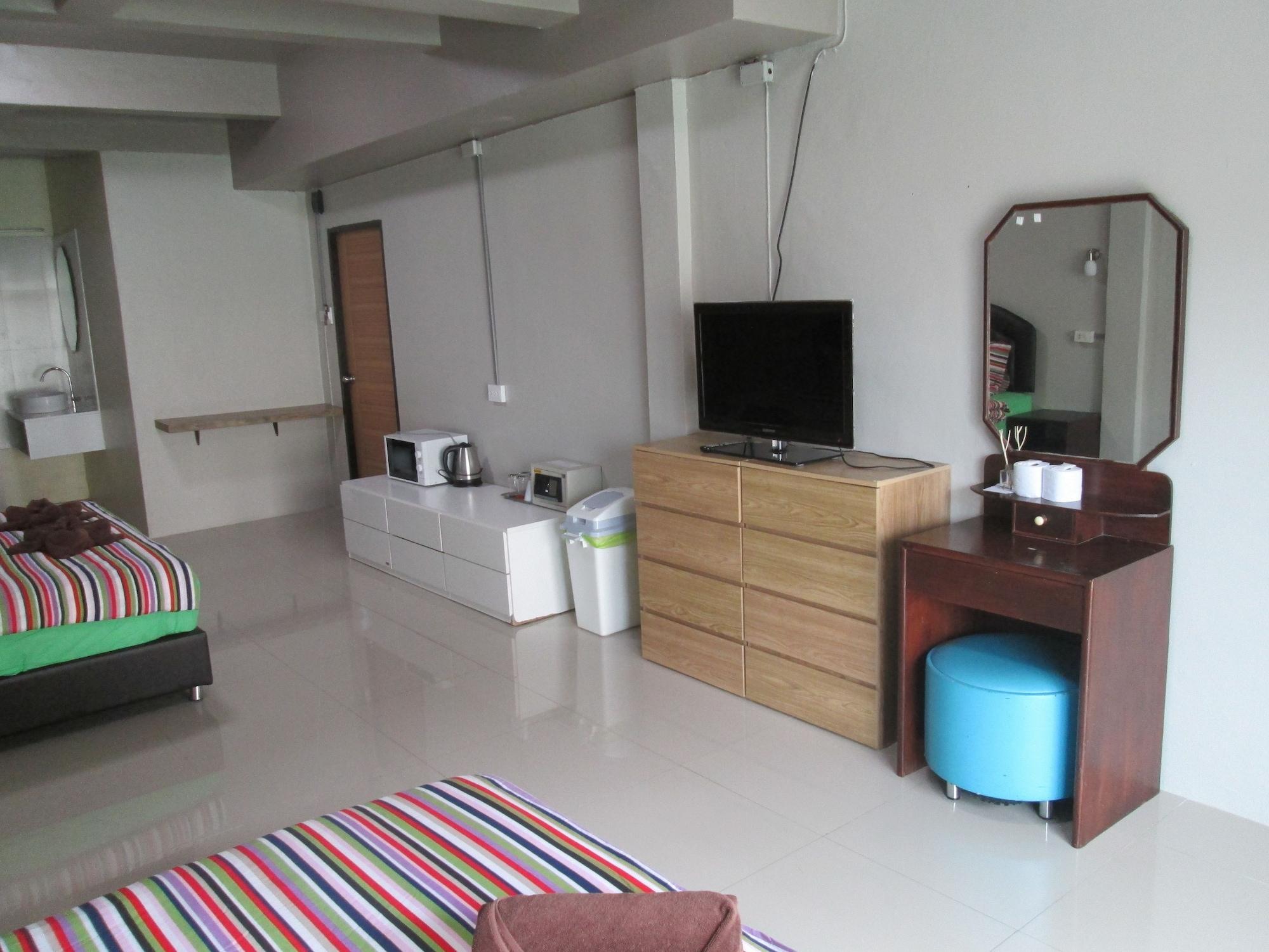 Pineapple Guesthouse Karon Ngoại thất bức ảnh