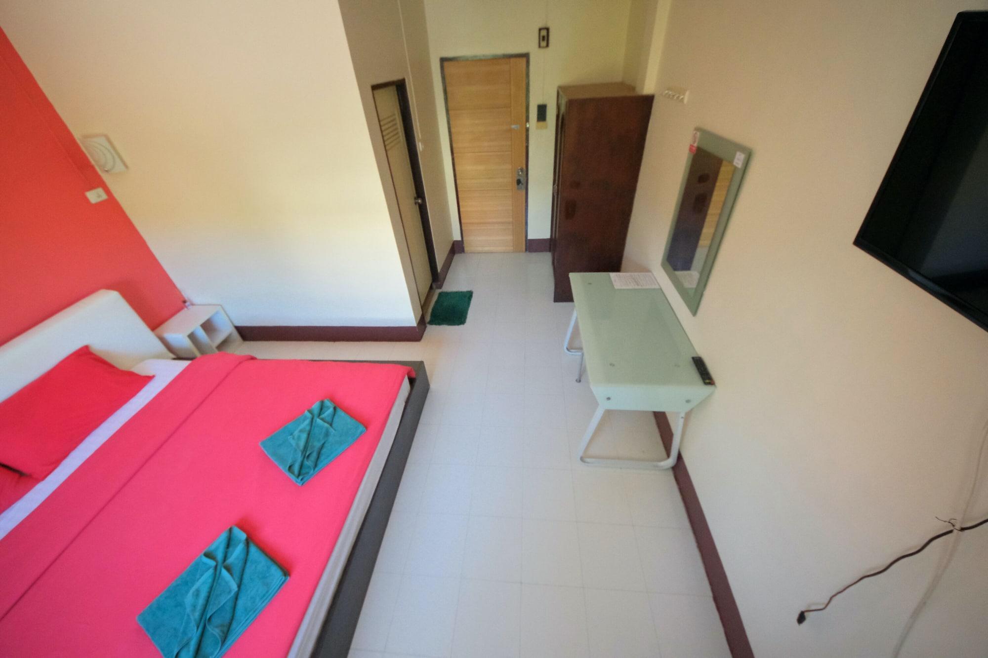 Pineapple Guesthouse Karon Ngoại thất bức ảnh