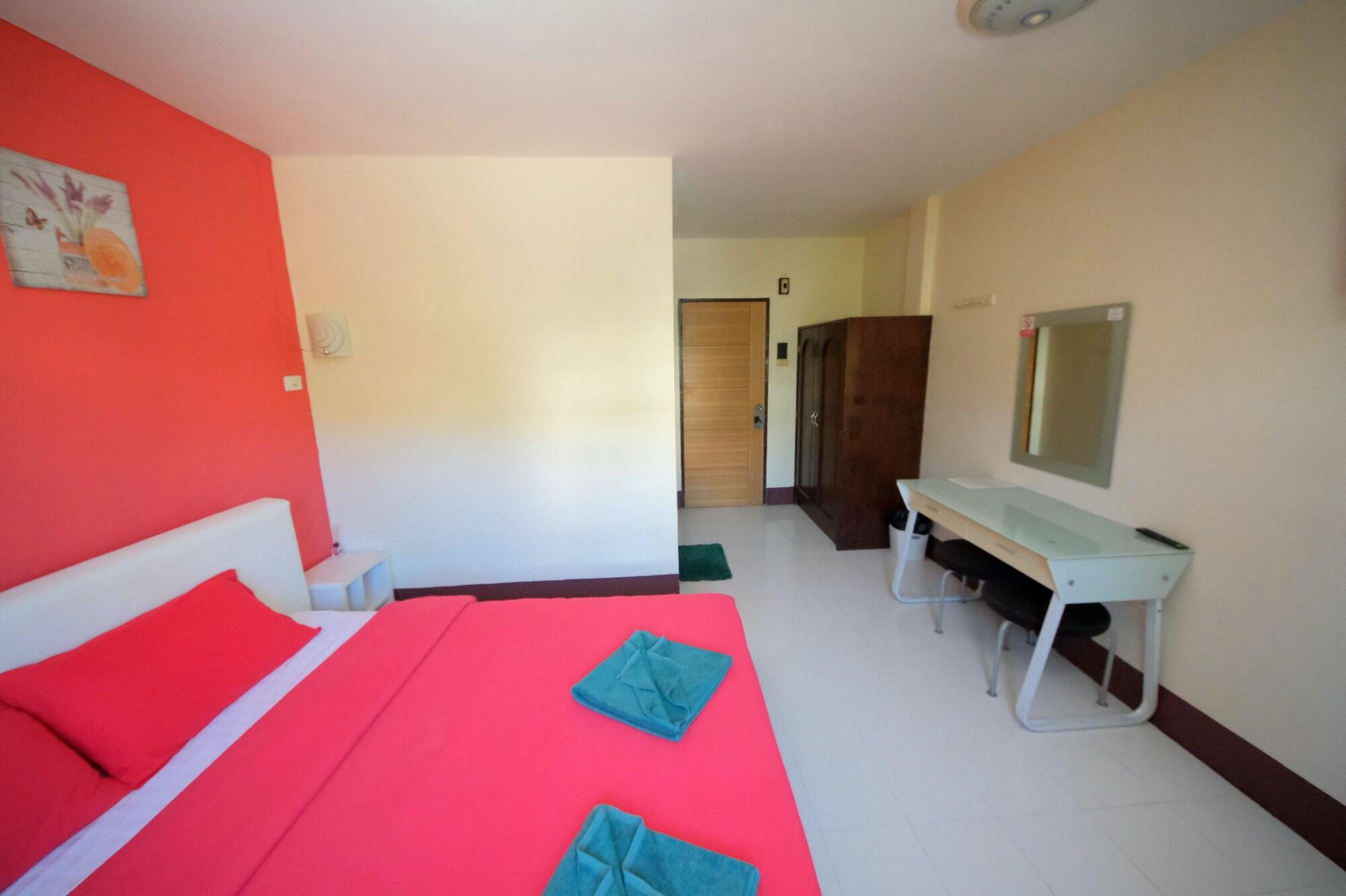 Pineapple Guesthouse Karon Ngoại thất bức ảnh