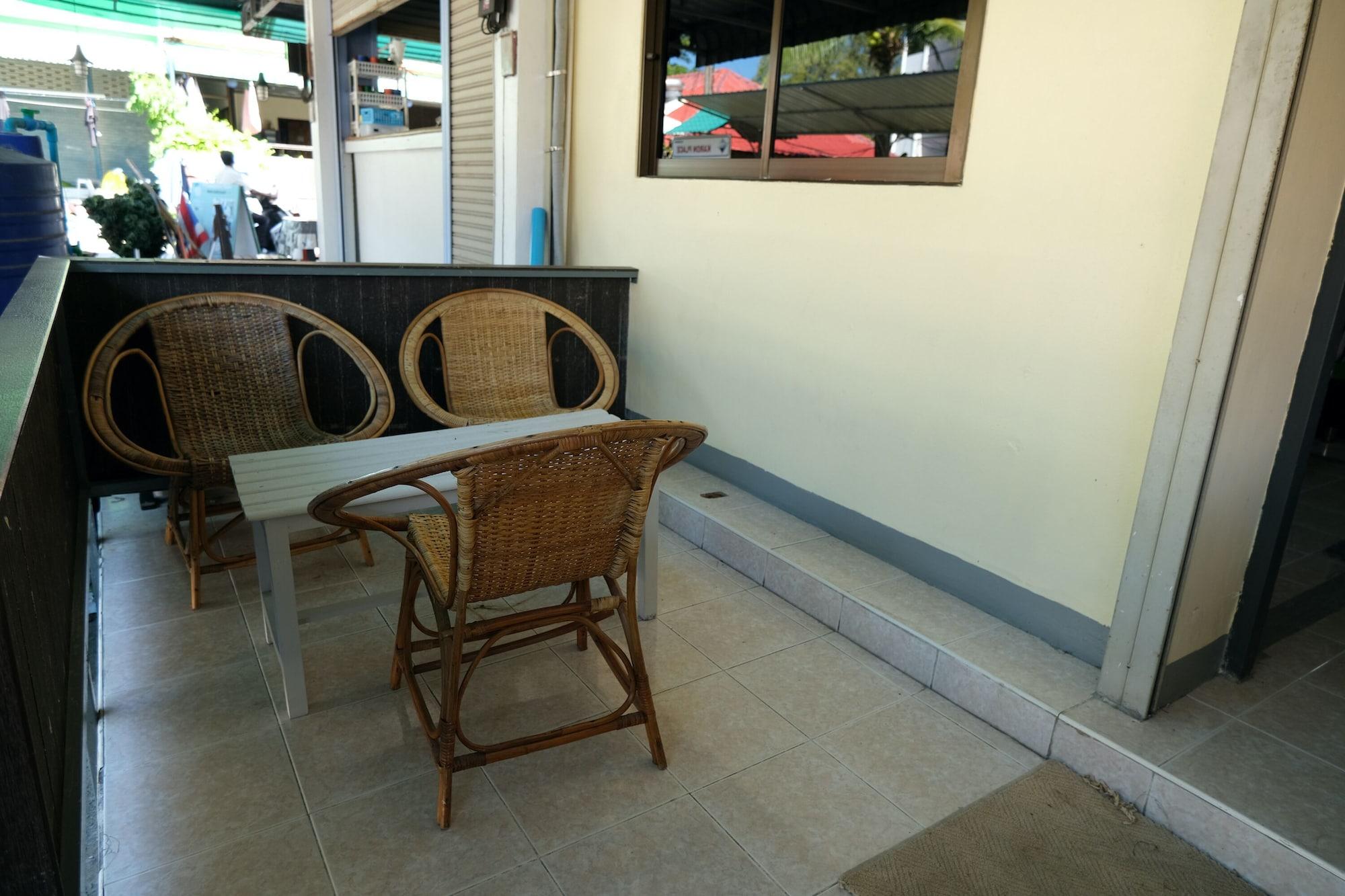 Pineapple Guesthouse Karon Ngoại thất bức ảnh