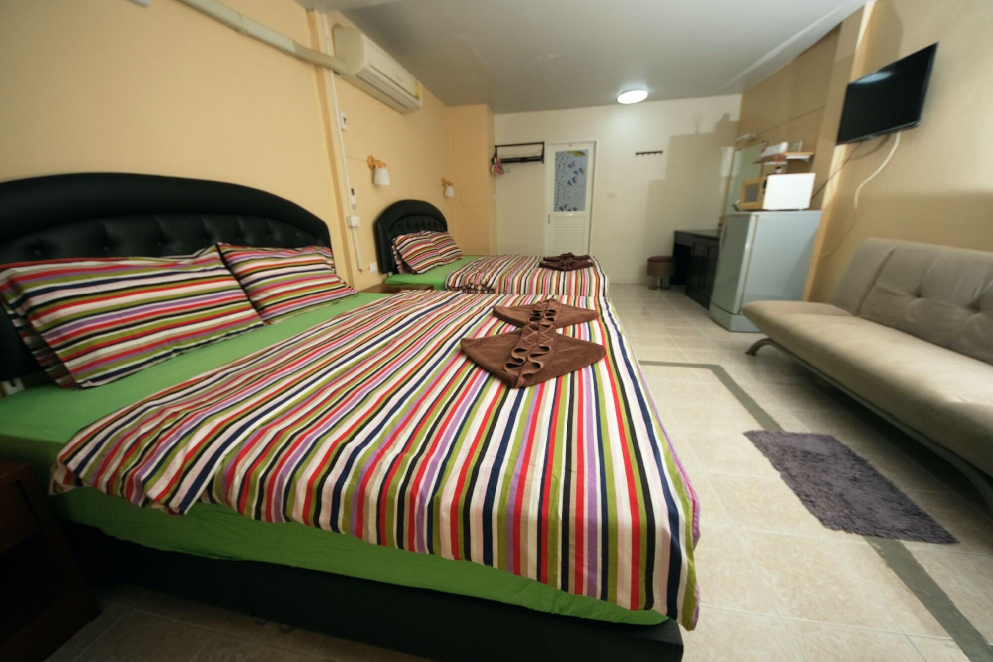Pineapple Guesthouse Karon Ngoại thất bức ảnh
