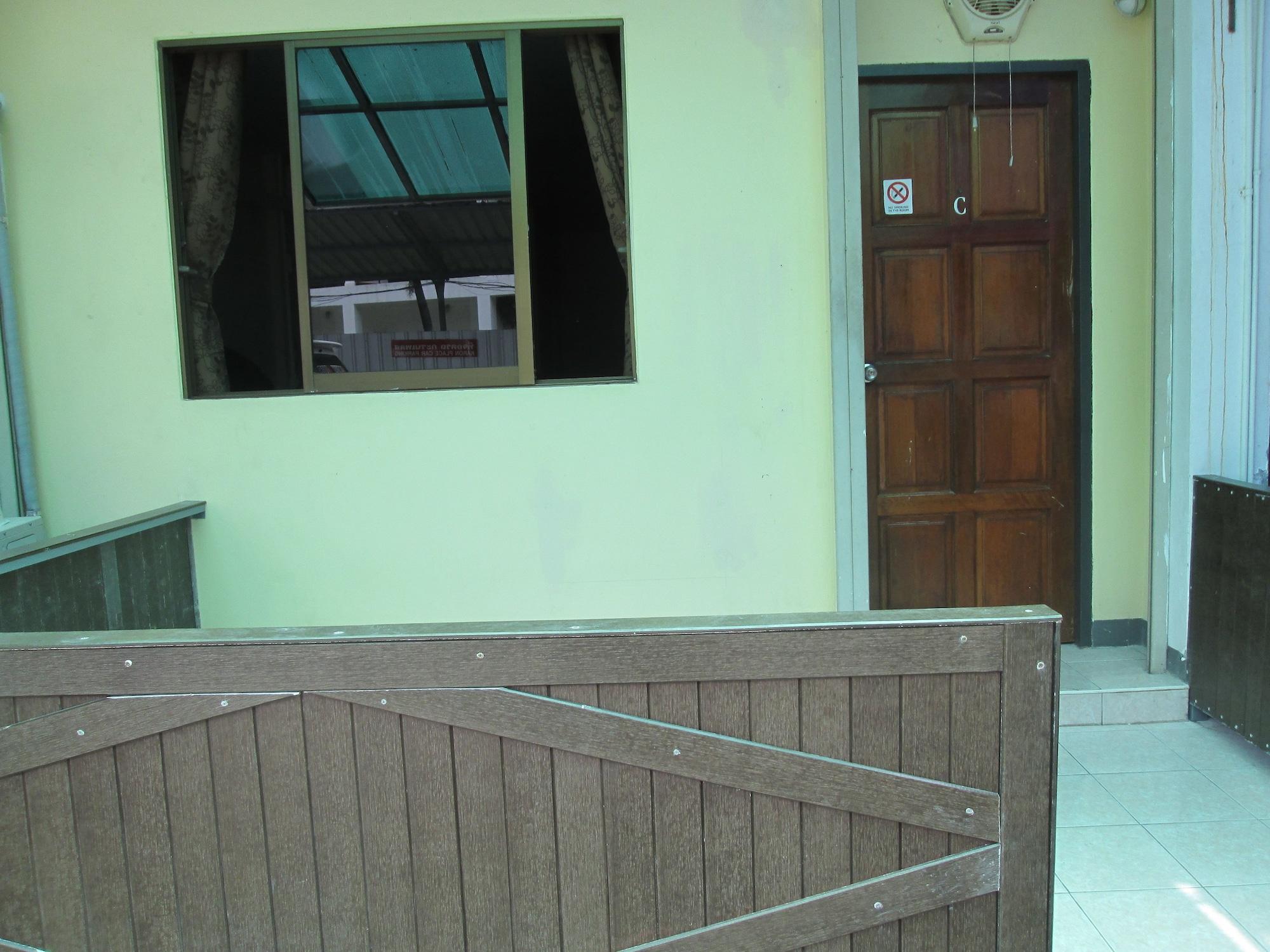 Pineapple Guesthouse Karon Ngoại thất bức ảnh
