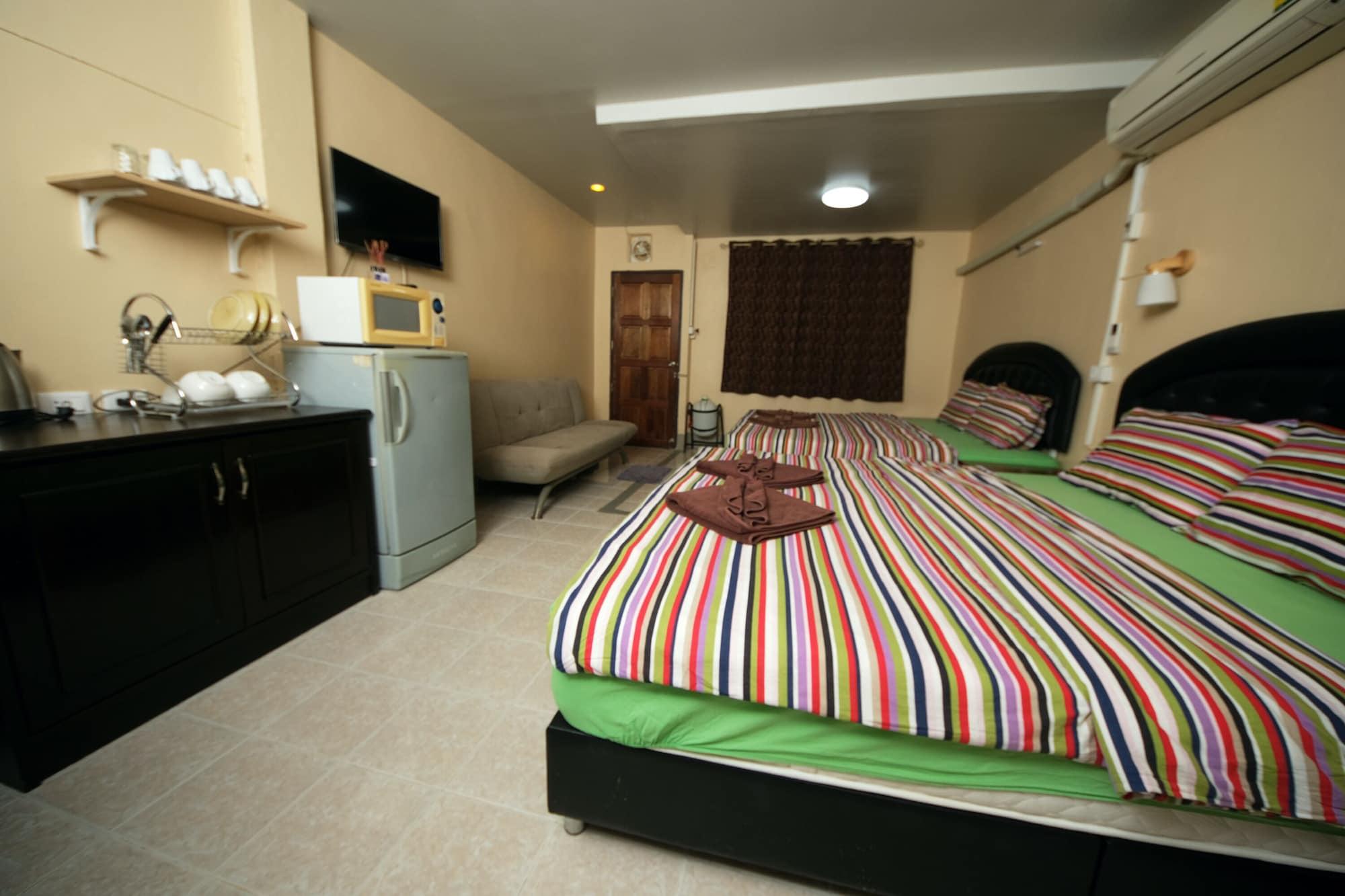 Pineapple Guesthouse Karon Ngoại thất bức ảnh