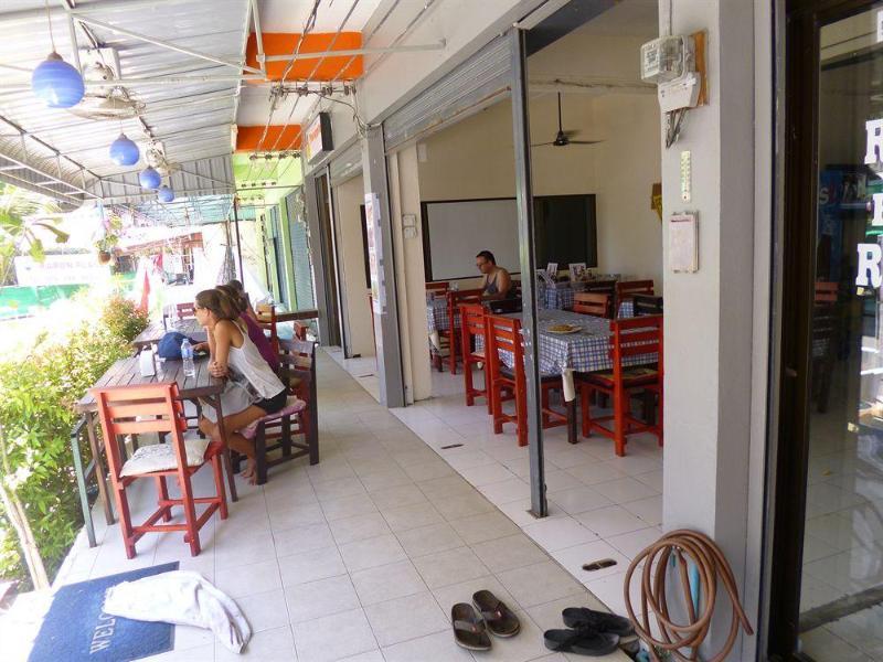 Pineapple Guesthouse Karon Ngoại thất bức ảnh