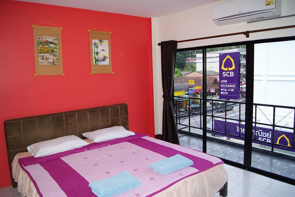 Pineapple Guesthouse Karon Ngoại thất bức ảnh