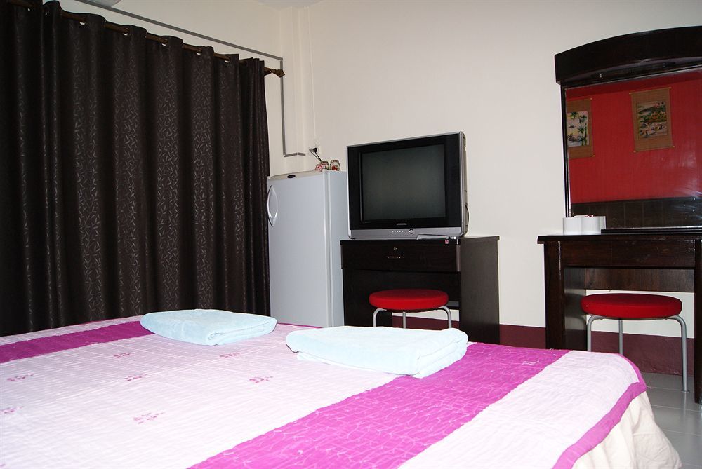 Pineapple Guesthouse Karon Ngoại thất bức ảnh