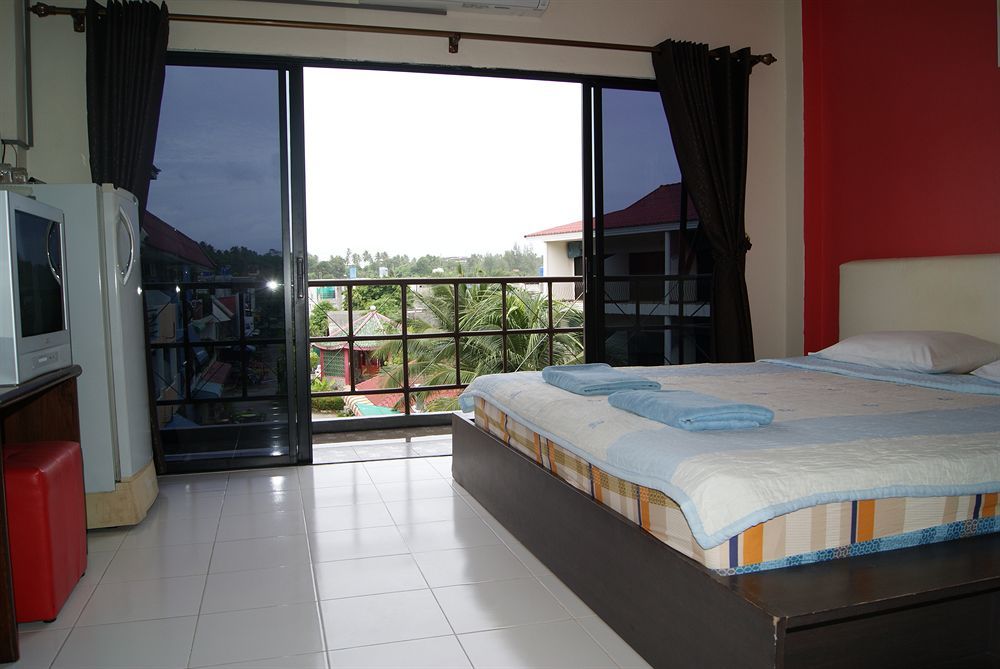 Pineapple Guesthouse Karon Ngoại thất bức ảnh