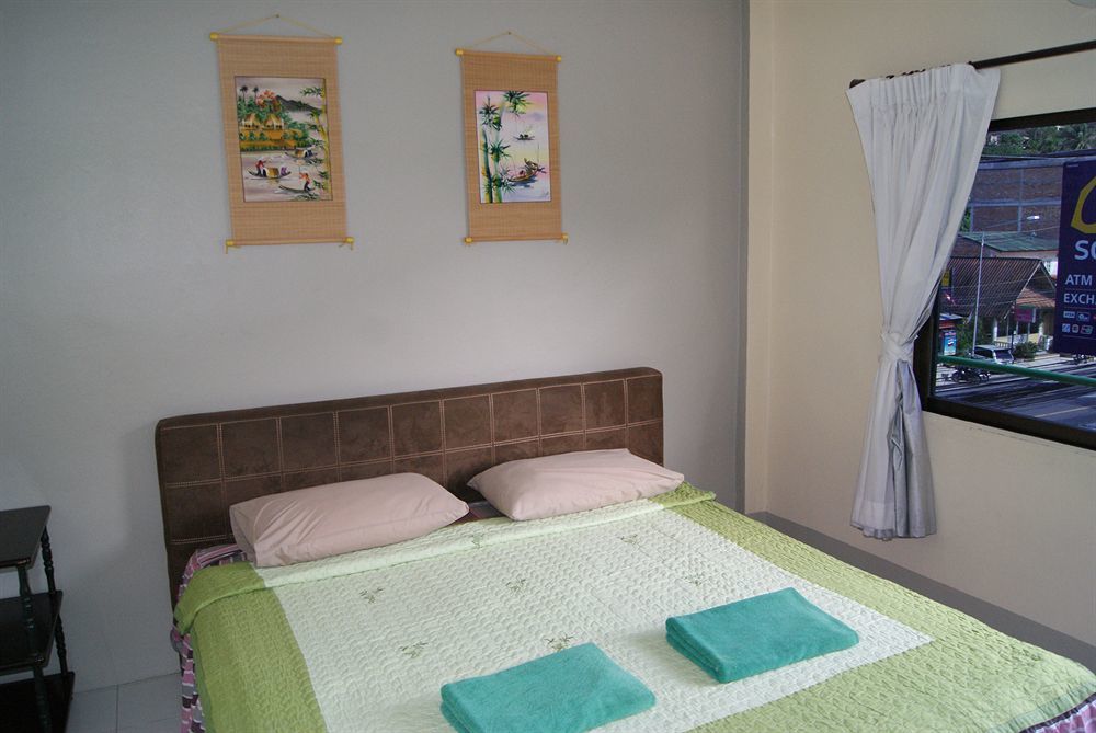 Pineapple Guesthouse Karon Ngoại thất bức ảnh
